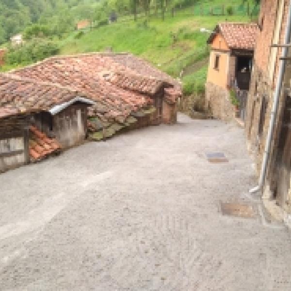 Saneamiento y traida de agua en nucleo rural